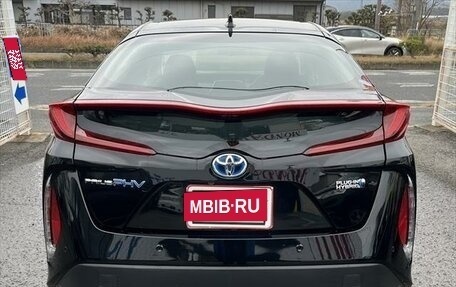 Toyota Prius IV XW50, 2021 год, 1 950 000 рублей, 6 фотография