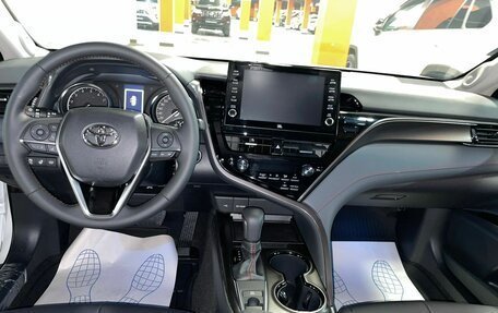 Toyota Camry, 2022 год, 3 900 000 рублей, 3 фотография