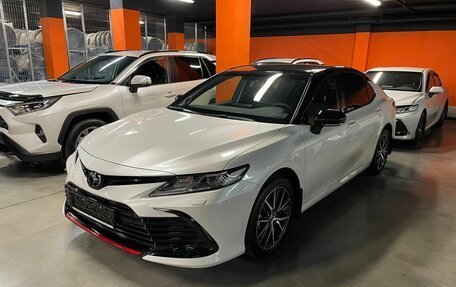 Toyota Camry, 2022 год, 3 900 000 рублей, 2 фотография