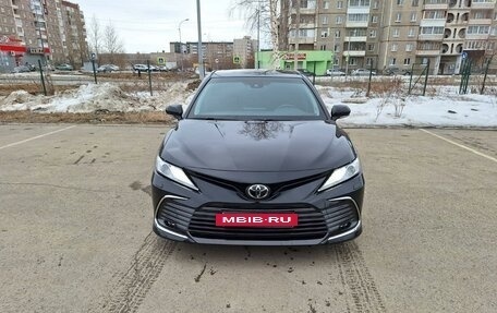Toyota Camry, 2021 год, 3 999 999 рублей, 2 фотография