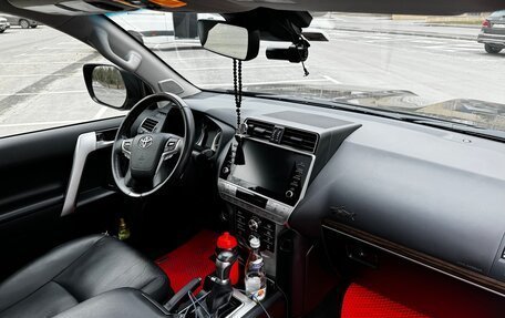 Toyota Land Cruiser Prado 150 рестайлинг 2, 2021 год, 9 500 000 рублей, 8 фотография