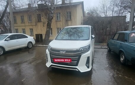 Toyota Noah III, 2018 год, 2 700 000 рублей, 2 фотография