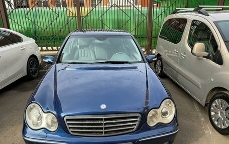 Mercedes-Benz C-Класс, 2006 год, 825 000 рублей, 3 фотография