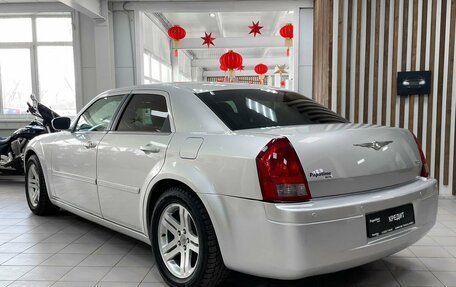 Chrysler 300C II, 2004 год, 890 000 рублей, 3 фотография