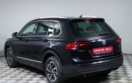 Volkswagen Tiguan II, 2018 год, 2 805 000 рублей, 7 фотография