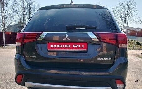 Mitsubishi Outlander III рестайлинг 3, 2018 год, 2 300 000 рублей, 4 фотография