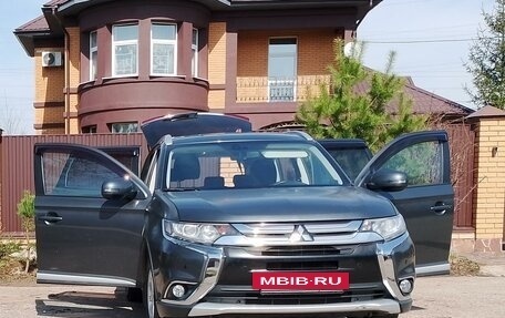 Mitsubishi Outlander III рестайлинг 3, 2018 год, 2 300 000 рублей, 7 фотография