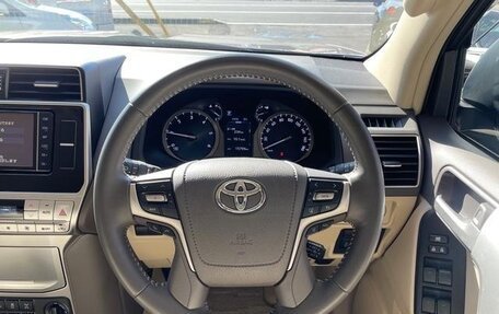 Toyota Land Cruiser Prado 150 рестайлинг 2, 2021 год, 4 438 000 рублей, 10 фотография