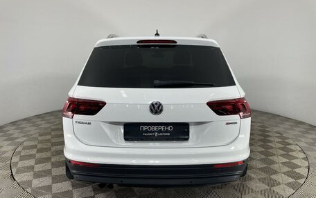Volkswagen Tiguan II, 2019 год, 2 399 000 рублей, 3 фотография