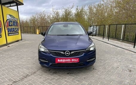 Opel Astra K, 2021 год, 1 980 000 рублей, 2 фотография