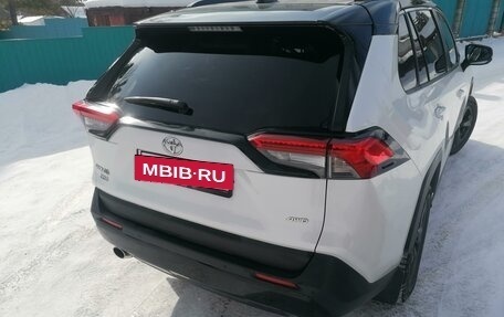 Toyota RAV4, 2021 год, 4 600 000 рублей, 3 фотография