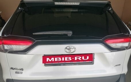 Toyota RAV4, 2021 год, 4 600 000 рублей, 4 фотография