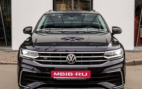 Volkswagen Tiguan II, 2023 год, 4 900 777 рублей, 2 фотография