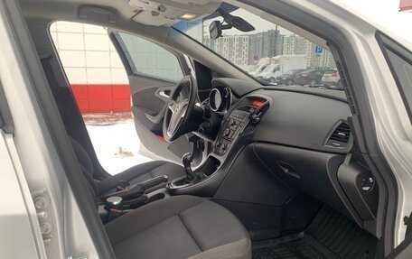 Opel Astra J, 2011 год, 700 000 рублей, 5 фотография