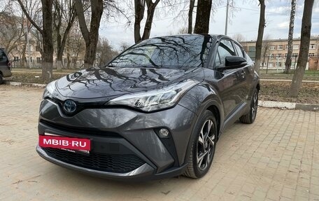 Toyota C-HR I рестайлинг, 2022 год, 3 200 000 рублей, 2 фотография