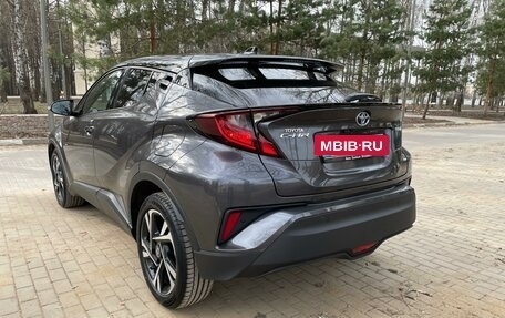 Toyota C-HR I рестайлинг, 2022 год, 3 200 000 рублей, 4 фотография
