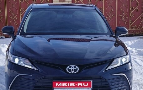 Toyota Camry, 2021 год, 3 480 000 рублей, 2 фотография