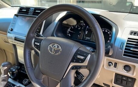 Toyota Land Cruiser Prado 150 рестайлинг 2, 2020 год, 3 650 000 рублей, 7 фотография