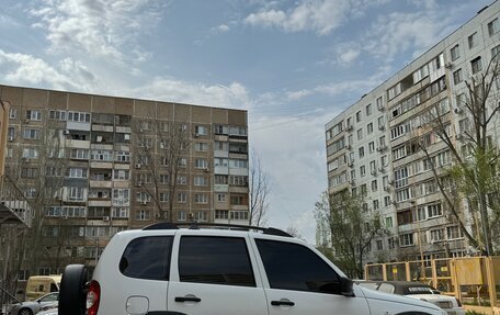 Chevrolet Niva I рестайлинг, 2017 год, 799 000 рублей, 4 фотография