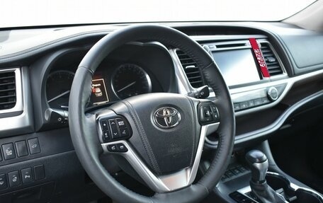 Toyota Highlander III, 2014 год, 3 099 000 рублей, 8 фотография