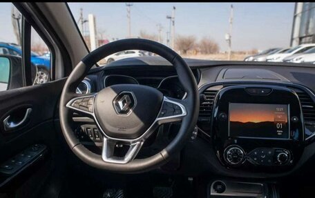 Renault Kaptur I рестайлинг, 2021 год, 2 250 000 рублей, 2 фотография