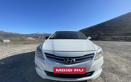 Hyundai Solaris II рестайлинг, 2015 год, 950 000 рублей, 2 фотография