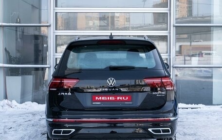Volkswagen Tiguan II, 2023 год, 5 600 000 рублей, 4 фотография