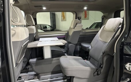 Volkswagen Multivan, 2023 год, 8 800 000 рублей, 5 фотография