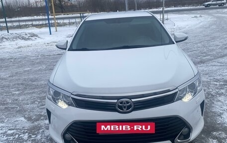 Toyota Camry, 2017 год, 2 350 000 рублей, 6 фотография