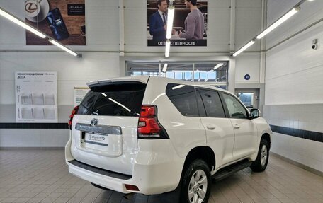 Toyota Land Cruiser Prado 150 рестайлинг 2, 2018 год, 4 580 000 рублей, 5 фотография