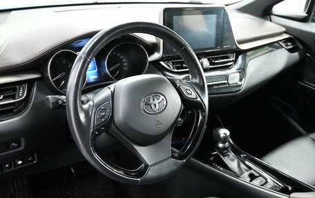 Toyota C-HR I рестайлинг, 2018 год, 2 897 000 рублей, 7 фотография