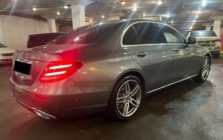 Mercedes-Benz E-Класс, 2018 год, 3 890 000 рублей, 4 фотография