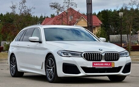 BMW 5 серия, 2021 год, 5 999 000 рублей, 3 фотография