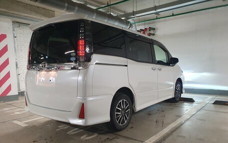 Toyota Voxy III, 2017 год, 2 300 000 рублей, 7 фотография