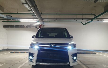Toyota Voxy III, 2017 год, 2 300 000 рублей, 5 фотография