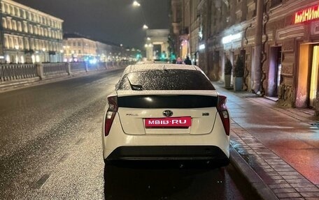 Toyota Prius IV XW50, 2018 год, 1 700 000 рублей, 3 фотография