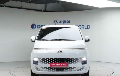 Hyundai Staria, 2021 год, 2 800 000 рублей, 3 фотография