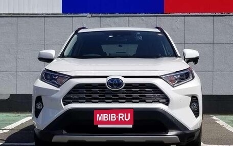 Toyota RAV4, 2020 год, 3 180 000 рублей, 2 фотография