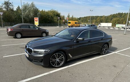 BMW 5 серия, 2021 год, 4 900 000 рублей, 2 фотография