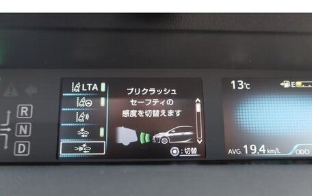 Toyota Prius IV XW50, 2020 год, 2 470 000 рублей, 7 фотография