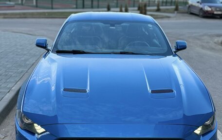 Ford Mustang VI рестайлинг, 2018 год, 2 400 000 рублей, 2 фотография