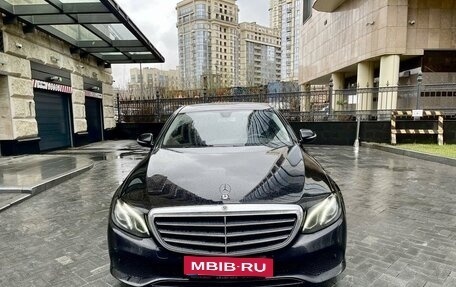 Mercedes-Benz E-Класс, 2019 год, 2 970 000 рублей, 3 фотография