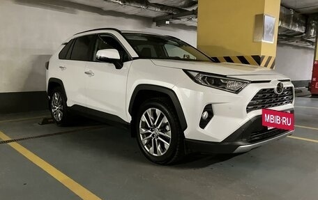 Toyota RAV4, 2021 год, 4 220 000 рублей, 2 фотография