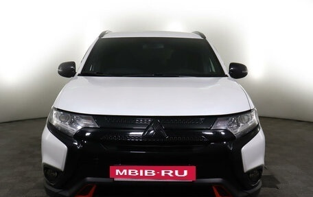 Mitsubishi Outlander III рестайлинг 3, 2021 год, 2 899 000 рублей, 2 фотография