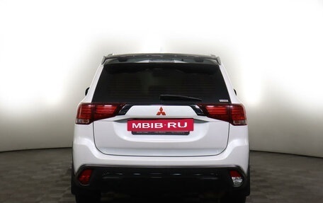 Mitsubishi Outlander III рестайлинг 3, 2021 год, 2 899 000 рублей, 6 фотография