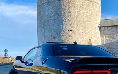 Dodge Challenger III рестайлинг 2, 2018 год, 4 800 000 рублей, 6 фотография
