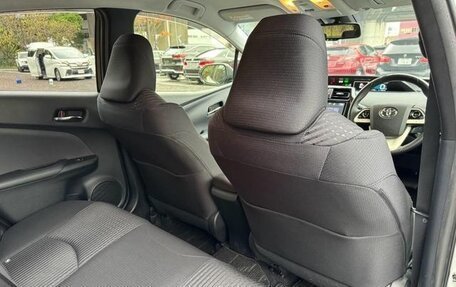 Toyota Prius IV XW50, 2019 год, 1 421 000 рублей, 4 фотография