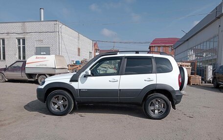 Chevrolet Niva I рестайлинг, 2017 год, 930 000 рублей, 5 фотография