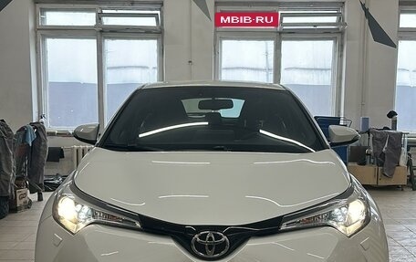 Toyota C-HR I рестайлинг, 2018 год, 2 450 000 рублей, 2 фотография