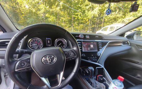 Toyota Camry, 2019 год, 3 000 000 рублей, 2 фотография